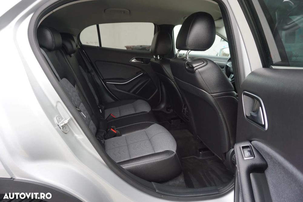 Mercedes-Benz GLA 200 d 4Matic 7G-DCT Urban - 9