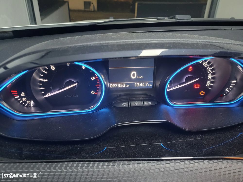 Peugeot 2008 1.6 BlueHDi Allure - 7