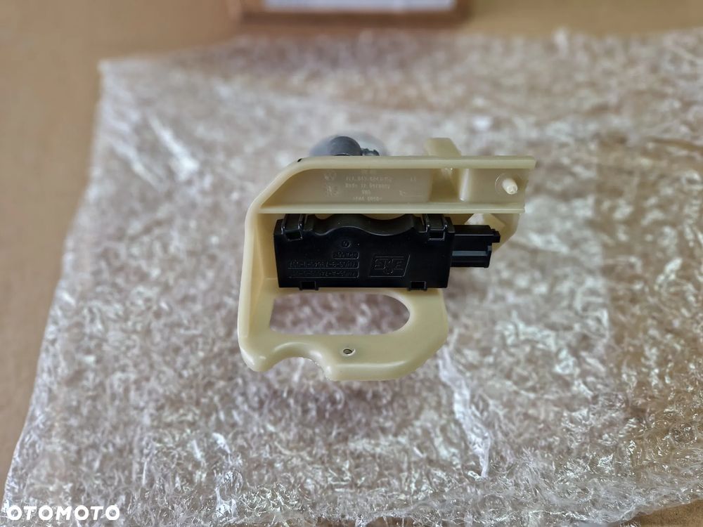 ZAMEK DRZWI LEWY VW T6.1 7LA843624B - 4