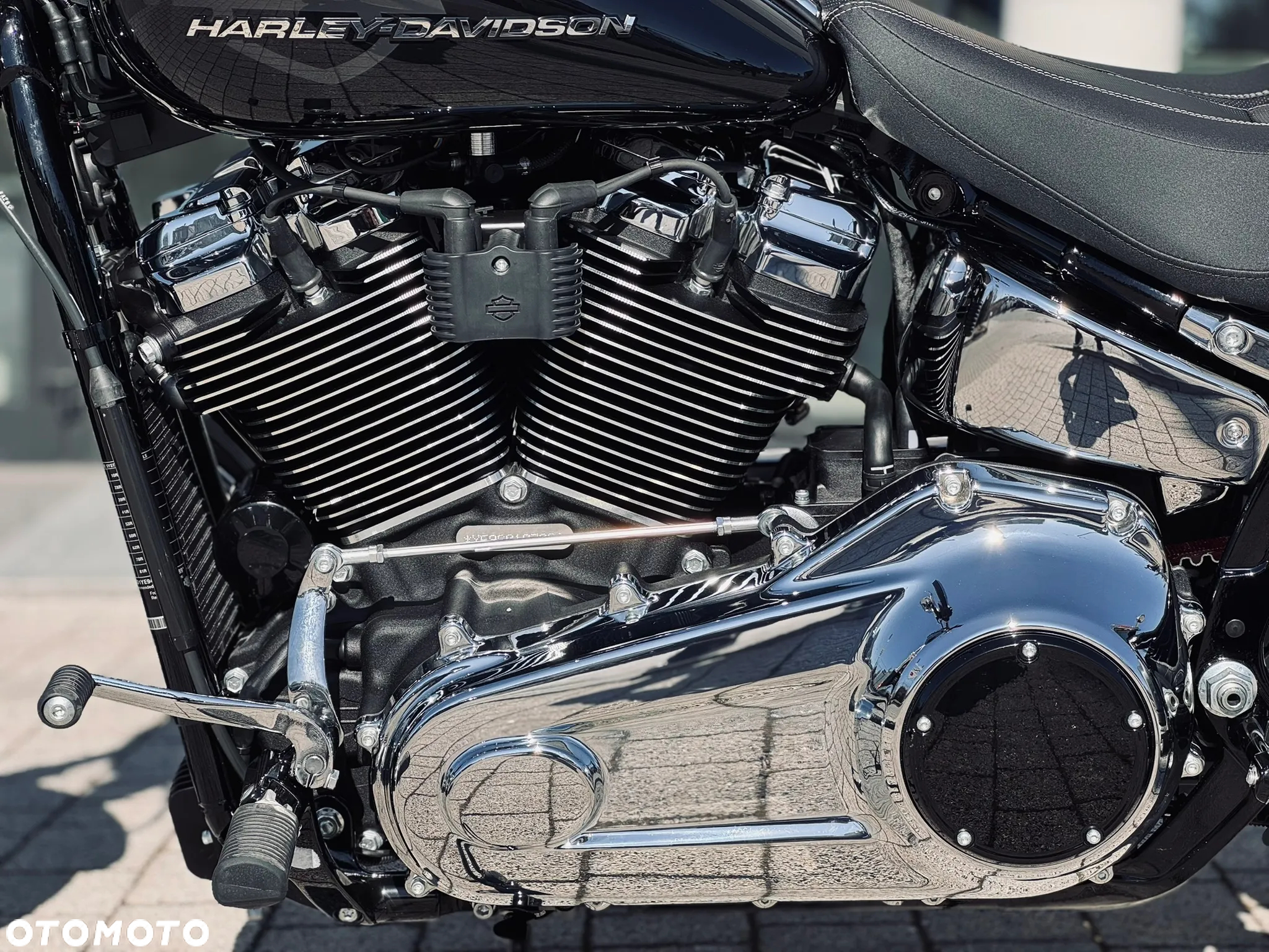Harley-Davidson Softail Breakout - 19