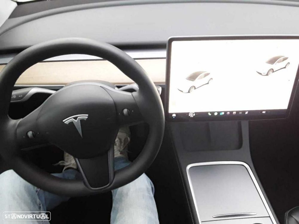 Tesla Model Y RWD - 4