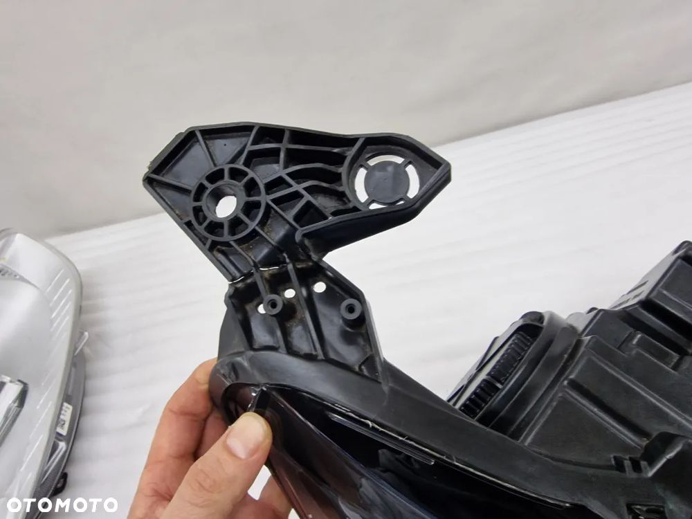 OPEL CORSA F 19- PRAWA ZWYKŁA LAMPA PRZEDNIA PRZÓD , NR 39162649 , NR AUKCJI LL561 - 11