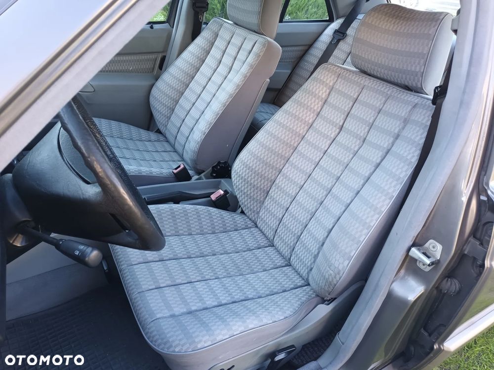 Mercedes-Benz W201 (190) - 7
