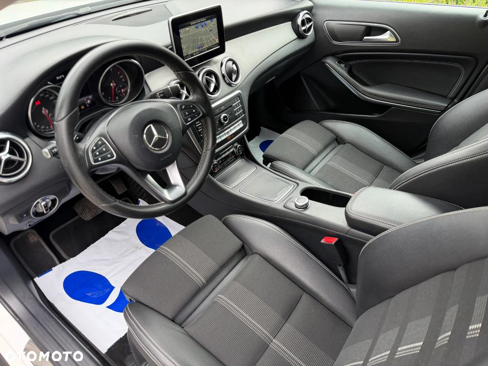 Mercedes-Benz GLA 200 7G-DCT Urban - 9