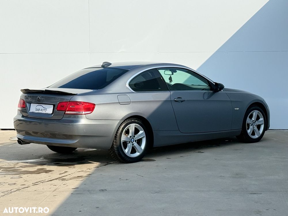 BMW Seria 3 330d xDrive DPF Aut. - 17