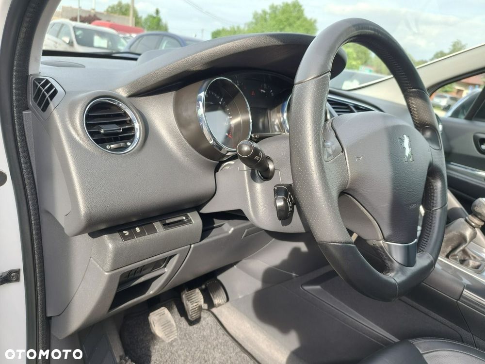 Peugeot 3008 HDi FAP 150 Family - 11