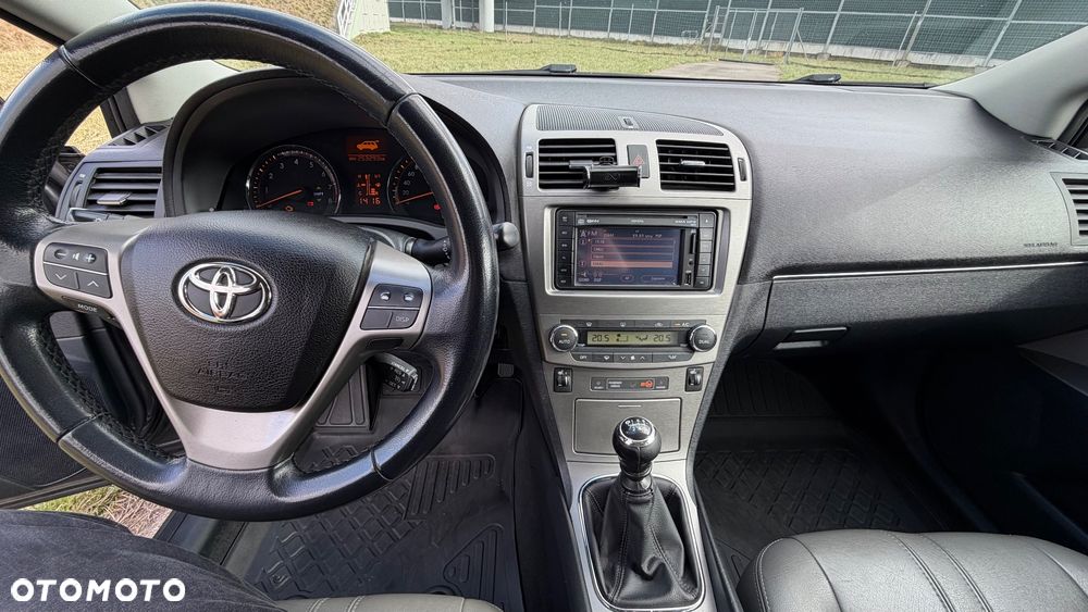 Toyota Avensis 2.0 Executive - 24