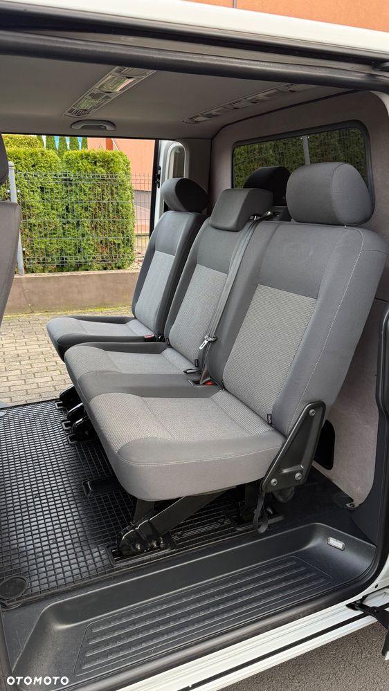 Volkswagen Caravelle - 13