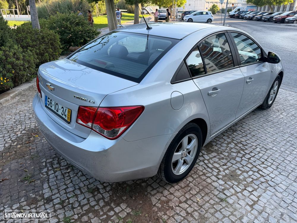 Chevrolet Cruze 1.6 LS - 6