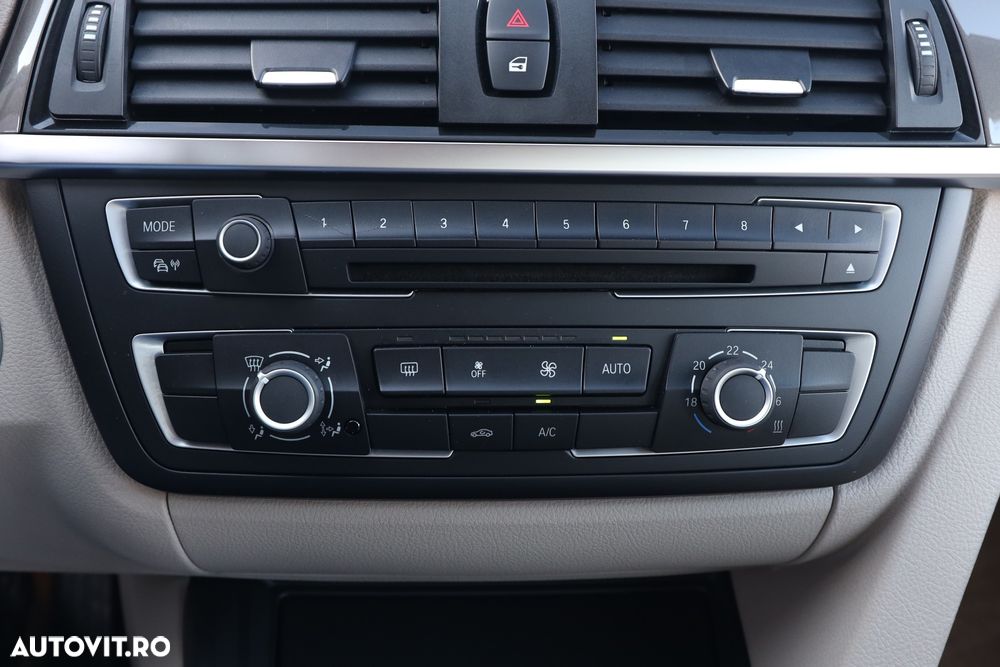 BMW Seria 3 318d Touring Modern Line - 26