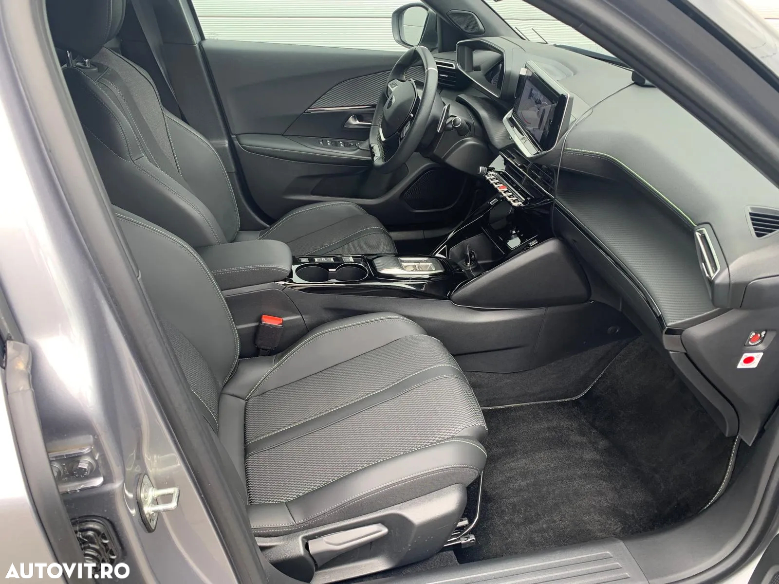 Peugeot 2008 1.2L PureTech 130 S&S EAT8 GT - 8