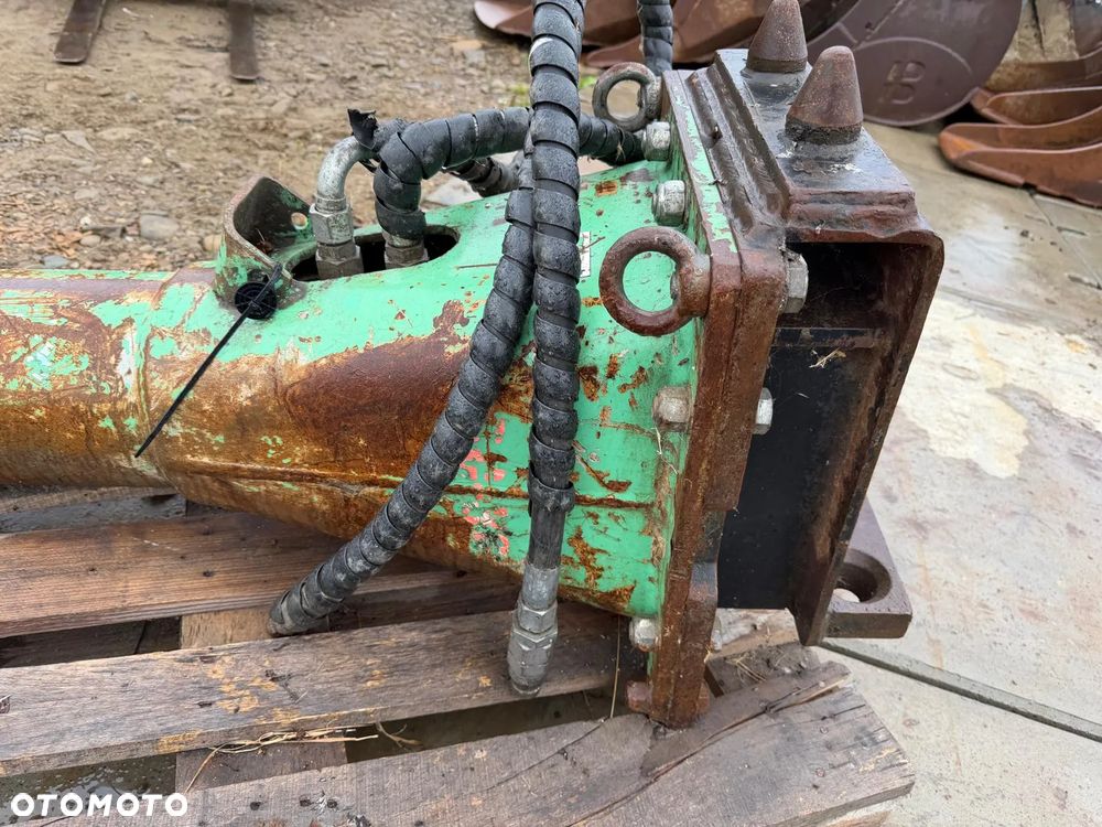 Młot hydrauliczny wyburzeniowy Montabert SC36 do koparki koparka Mecalac 380kg - 3