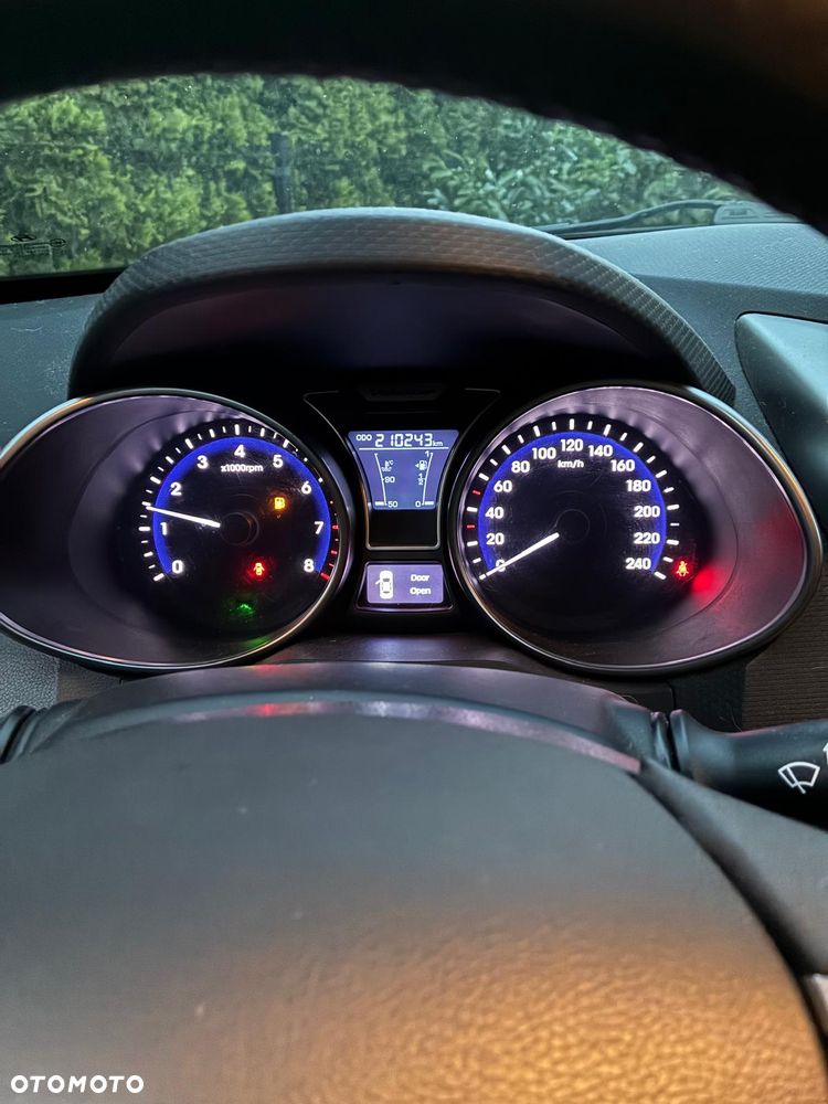 Hyundai Veloster 1.6 GDI Style - 23