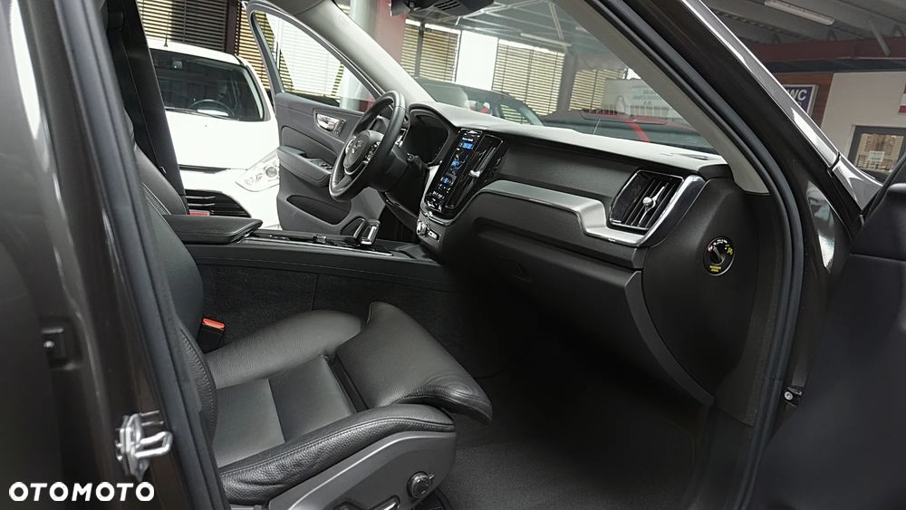 Volvo XC 60 B4 B Plus Dark - 14