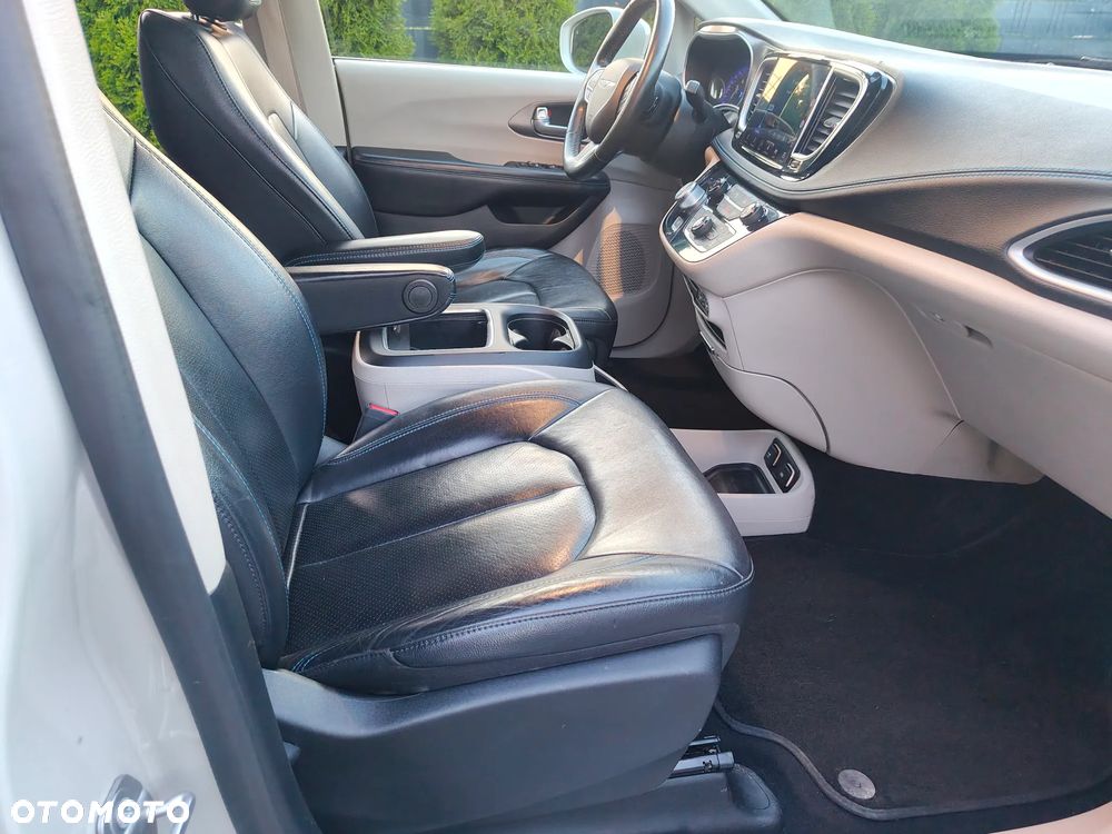 Chrysler Pacifica - 35