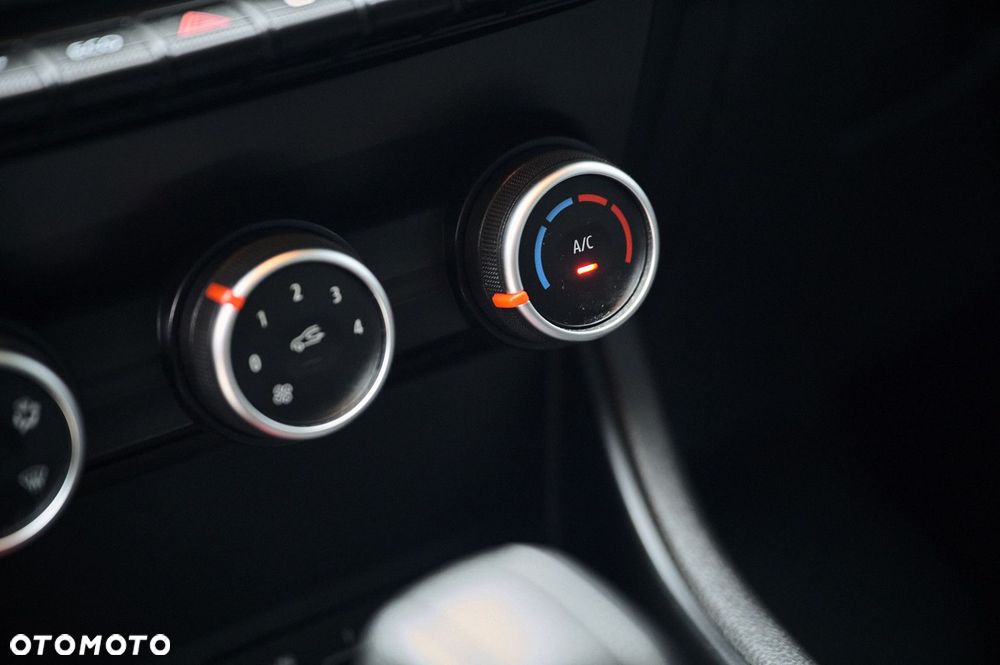 Renault Captur - 24