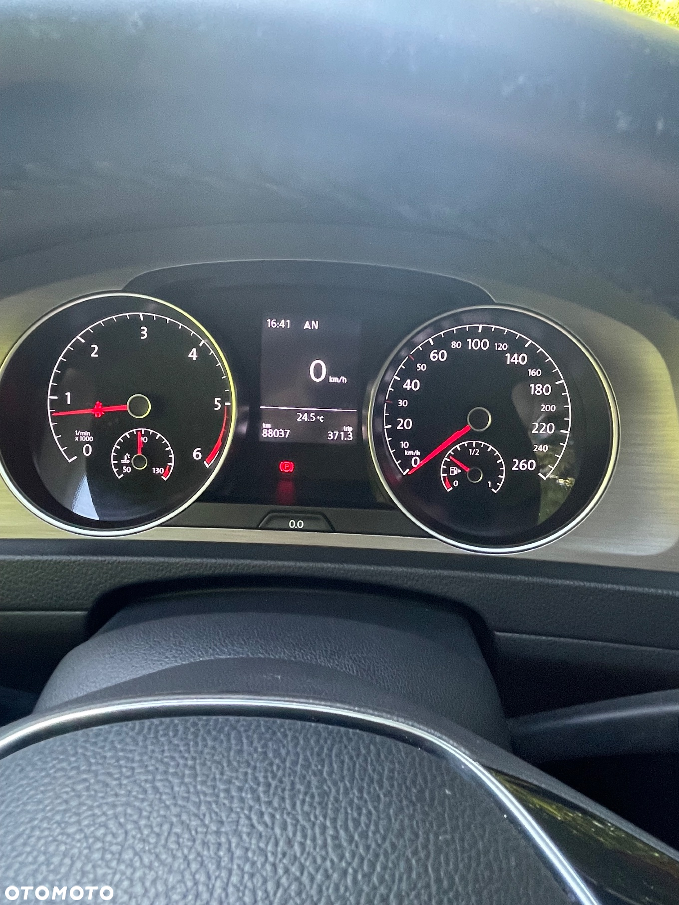 Volkswagen Golf 1.6 TDI BlueMotion Technology Comfortline - 24