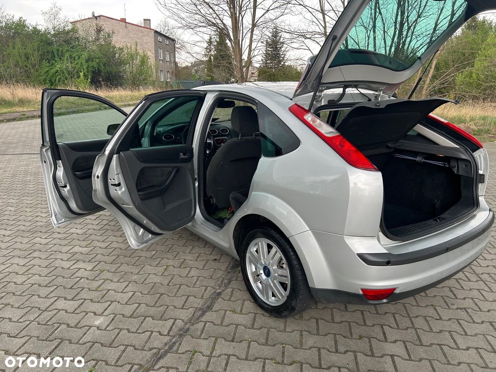 Ford Focus Ghia - 11