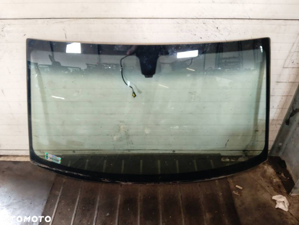 SZYBA CZOŁOWA PRZEDNIA Z CZUJNIKIEM AUDI A8 D3 4E0907637 - 1