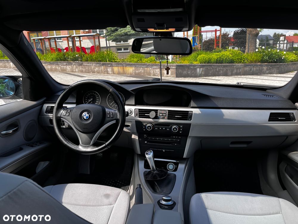 BMW Seria 3 325i xDrive - 7