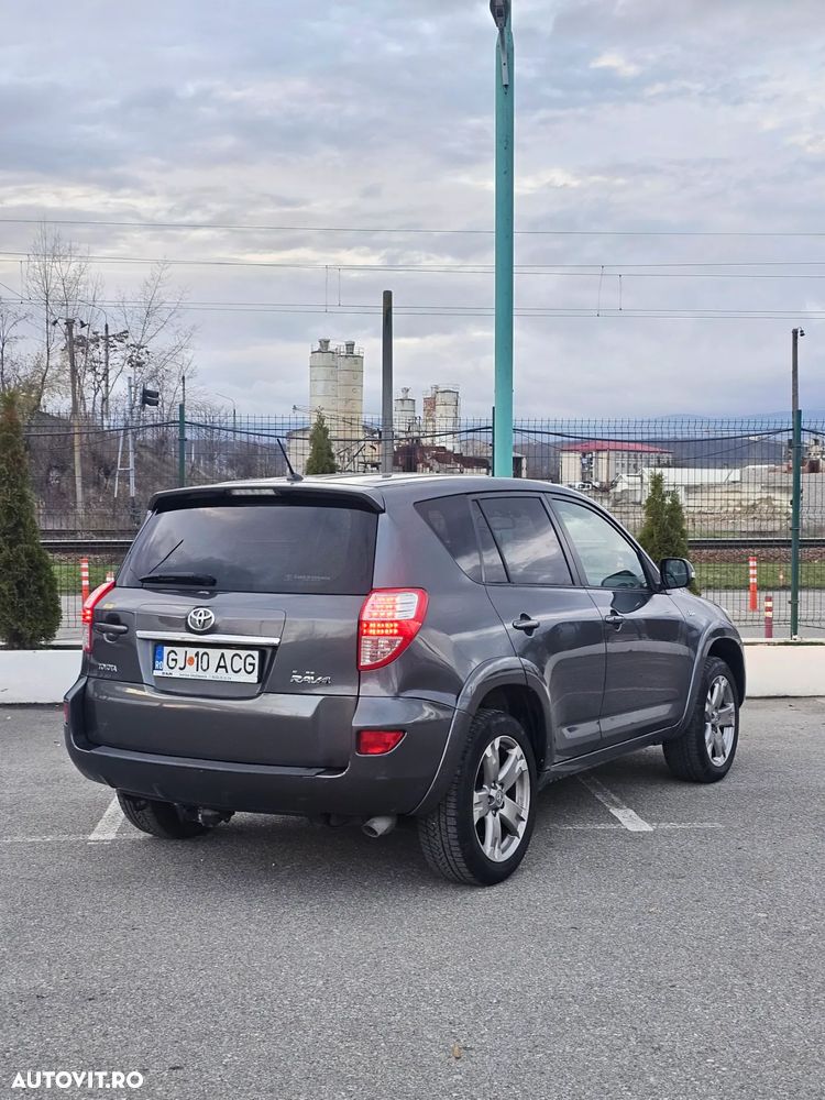 Toyota RAV4 2.2 D-4D 4x4 Automatik Executive - 4