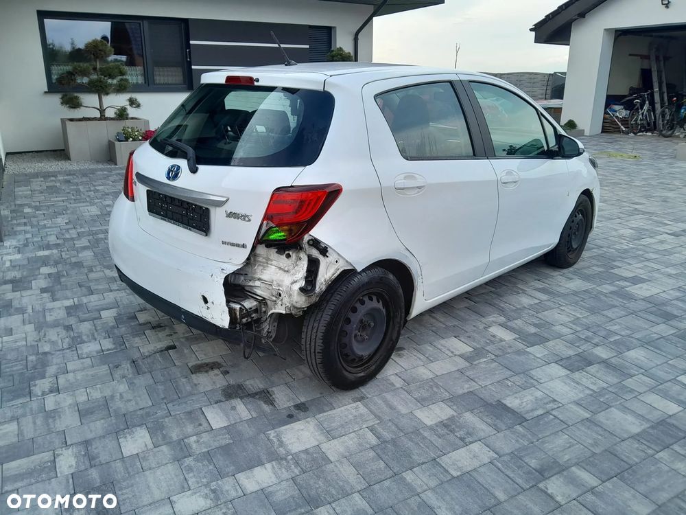 Toyota Yaris Hybrid 100 Business Edition - 3