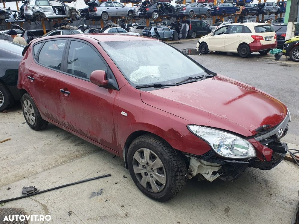 portiera usa stanga dreapta fata spate volan alternator electromotor compresor clima Hyundai i30 motor 1.6crdi dezmembrez - 2