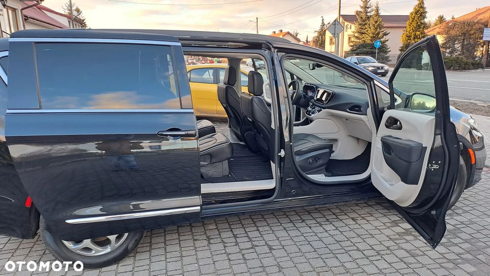 Chrysler Pacifica - 10