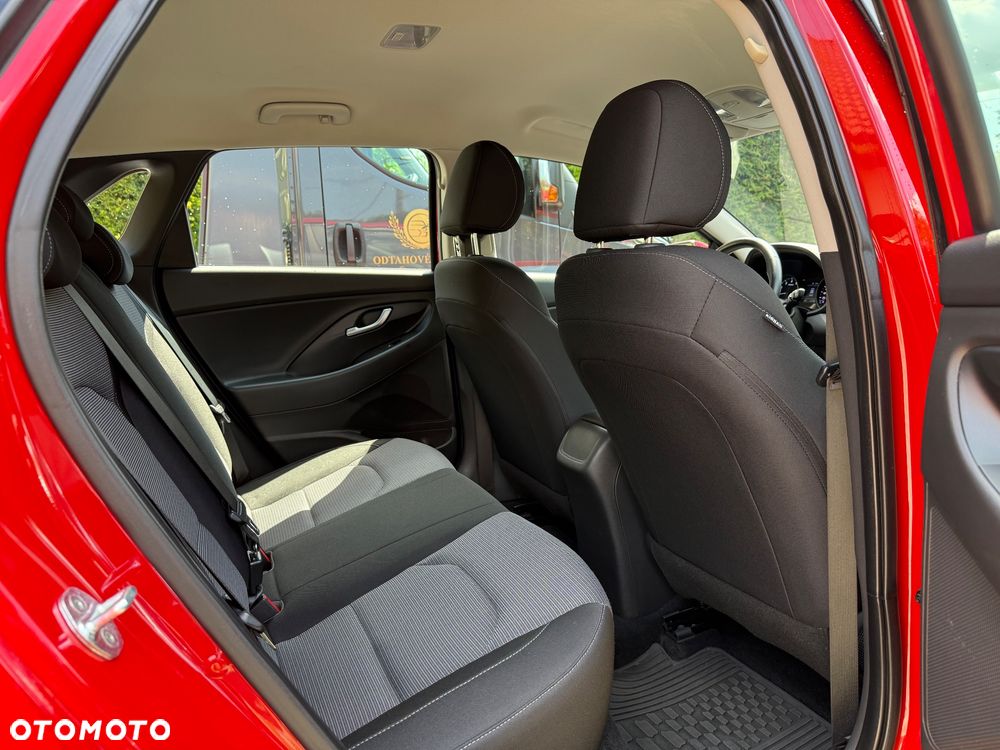 Hyundai i30 1.5 Intro - 13