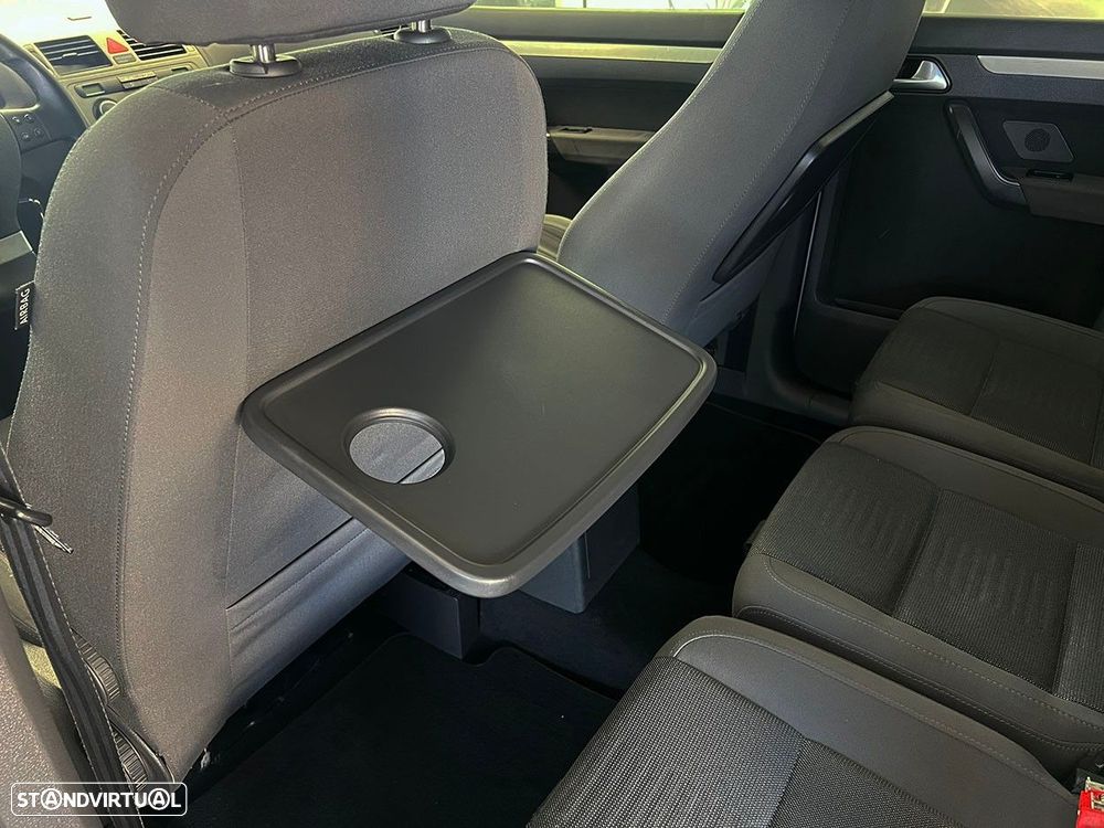 VW Touran 2.0 TDI Highline 7L - 21