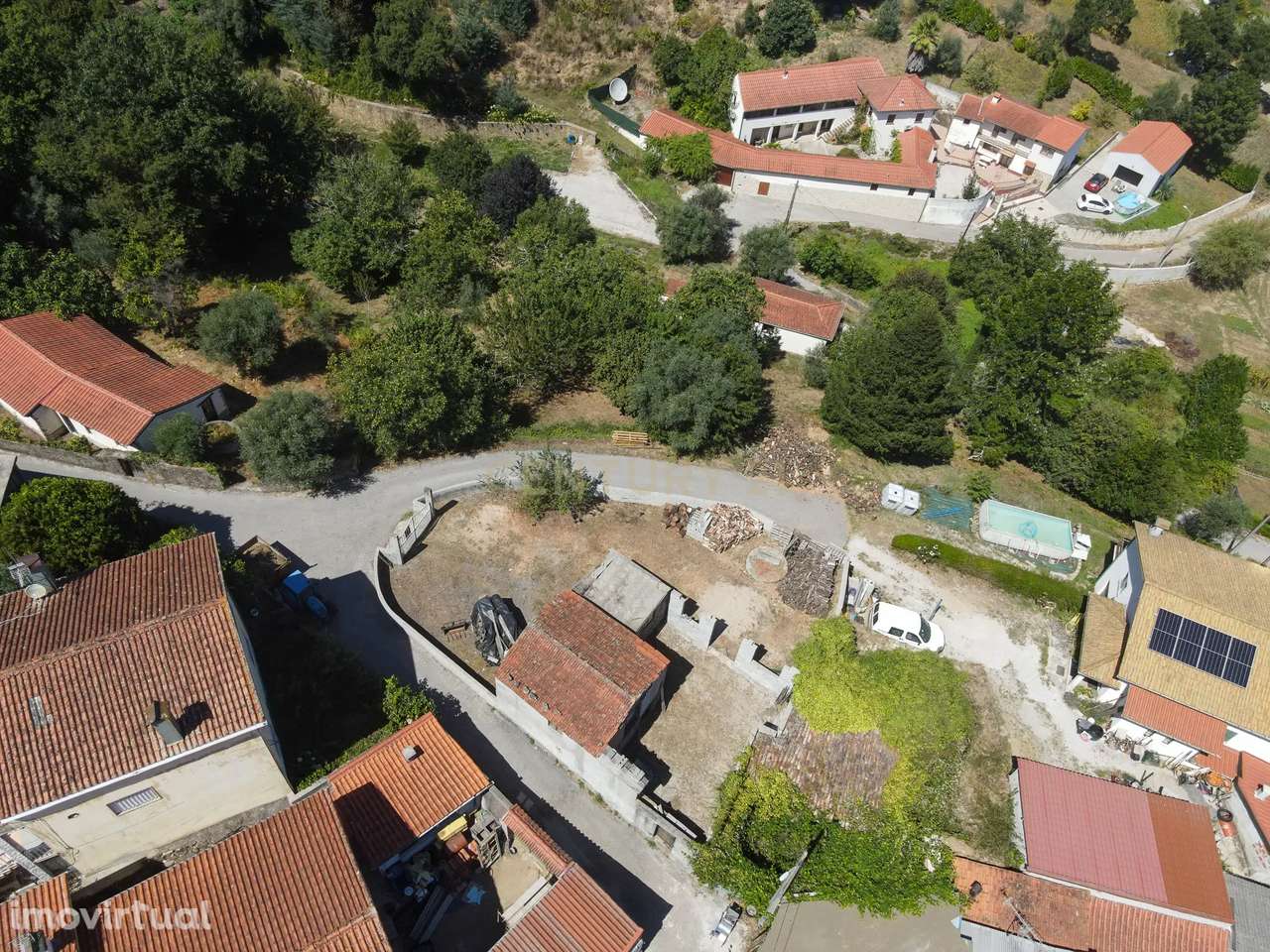 Casa para restaurar com terreno - Grande imagem: 4/22