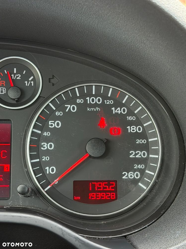 Audi A3 Sportback 2.0 TDI DPF Ambiente - 6