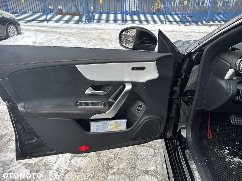 Mercedes-Benz CLA 250 E AMG Line 8G-DCT - 16