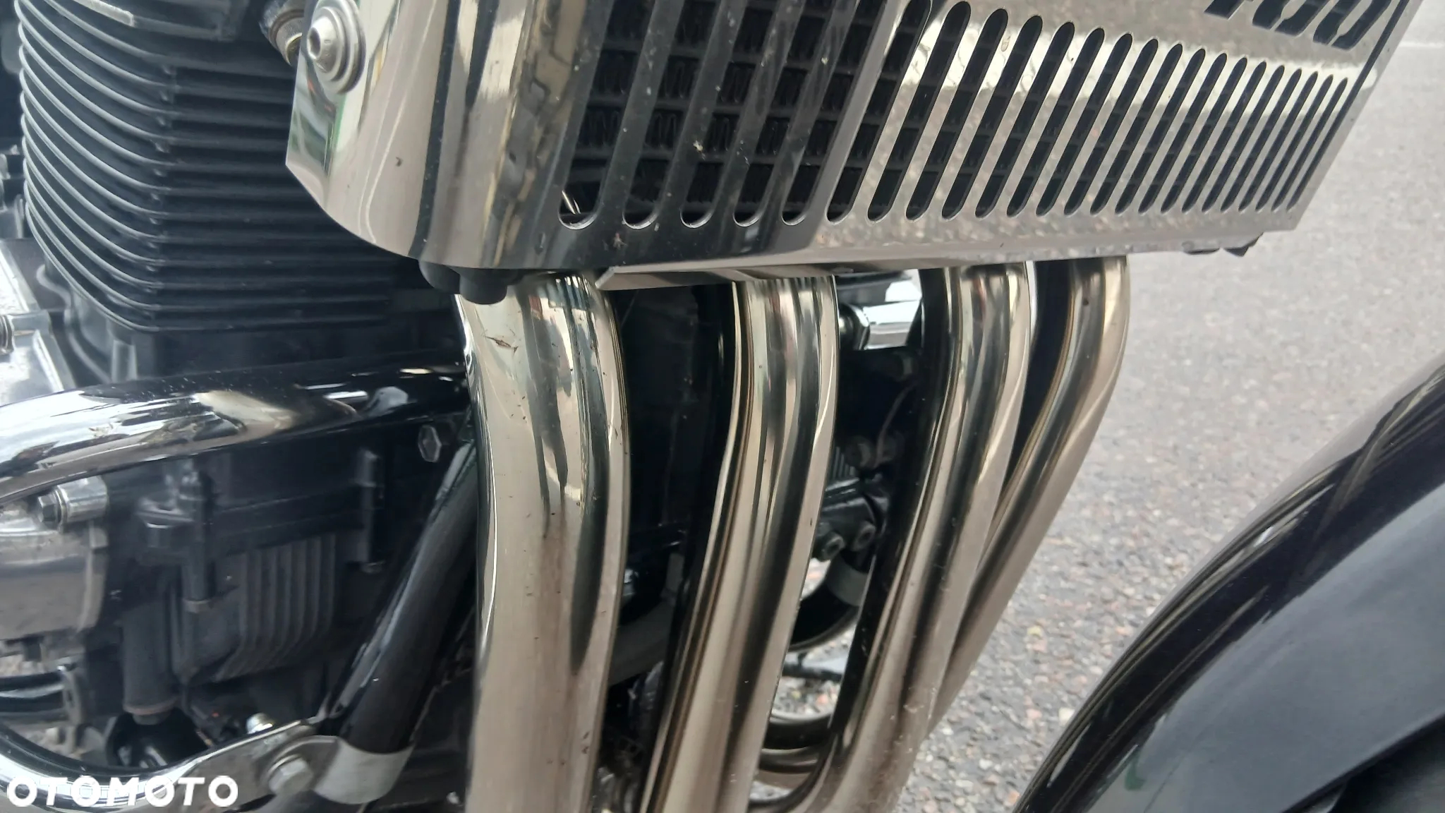 Suzuki GSX - 16