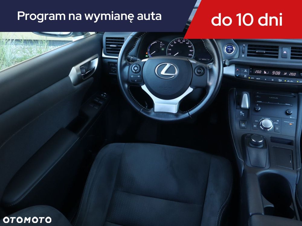 Lexus CT - 9