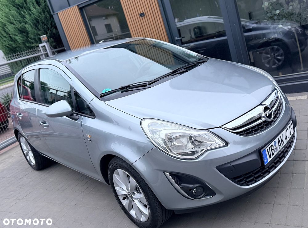 Opel Corsa 1.4 16V Innovation 110 Jahre - 4