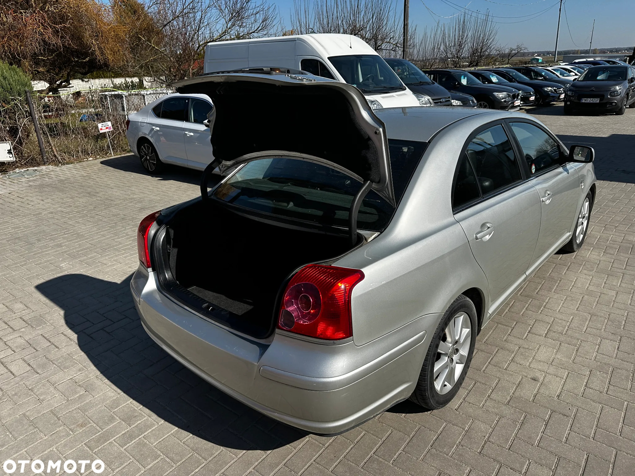 Toyota Avensis - 25
