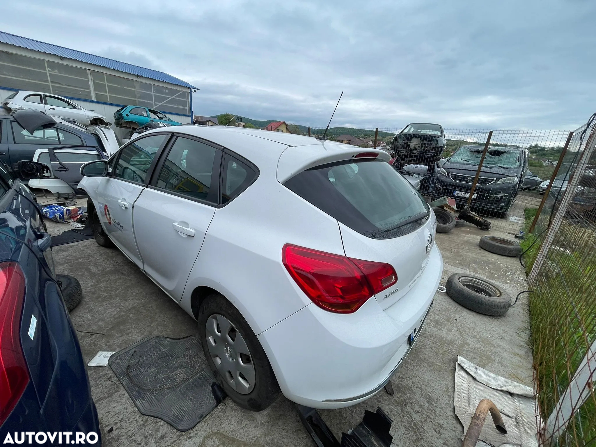 Dezmembrari Opel Astra J 1.7CDTI / DTS - 3