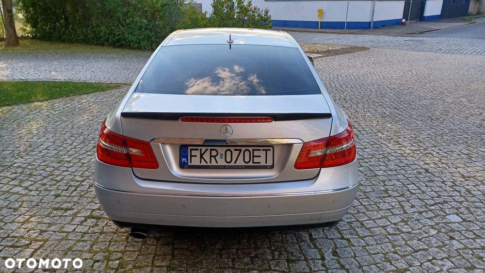 Mercedes-Benz Klasa E 200 CGI Coupe BlueEFFICIENCY Automatik Avantgarde - 15