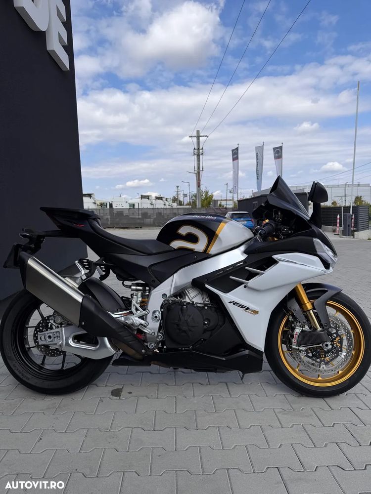 Aprilia RSV-4 Factory - 6