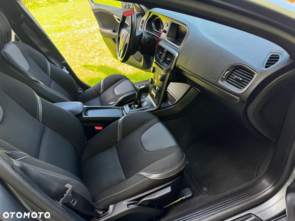 Volvo V40 D2 Momentum - 17