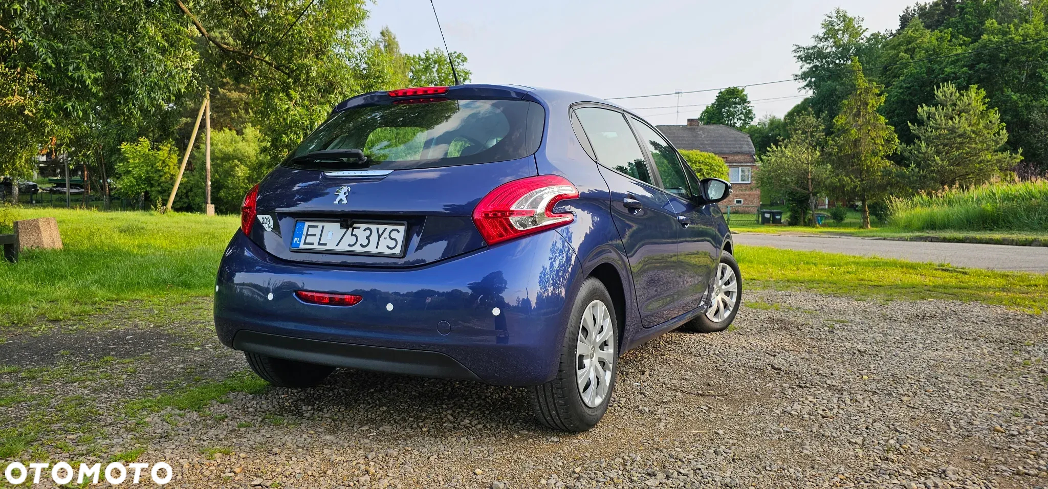 Peugeot 208 - 8