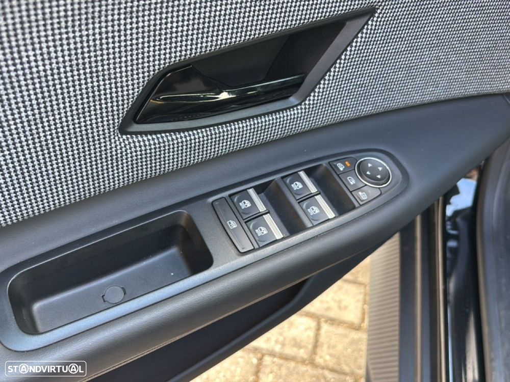 Renault 4 E-Tech 52 kWh Iconic Autonomia Conforto - 19