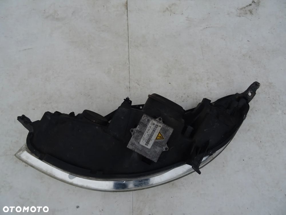 Peugeot 407 lampa prawy przód prawa przednia przedni reflektor xenon - 6