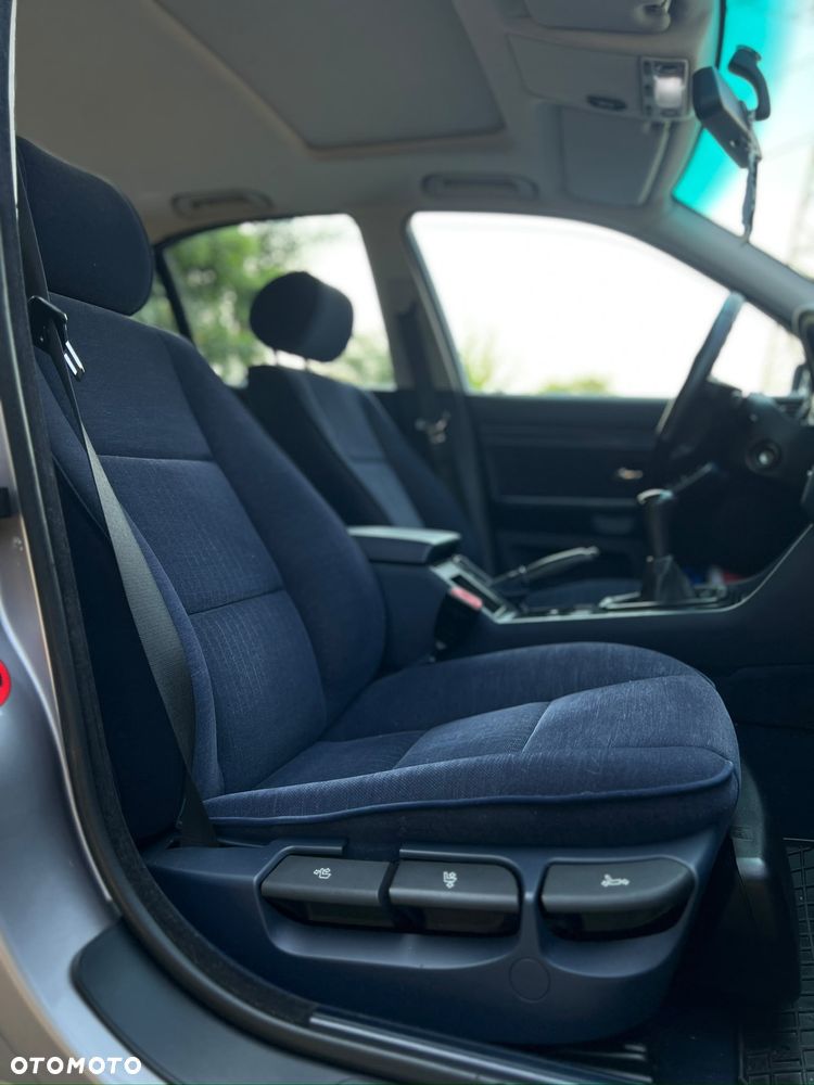 BMW Seria 5 520i - 24