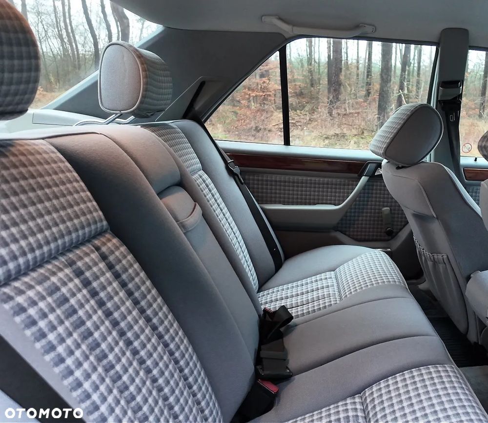 Mercedes-Benz Klasa E - 17