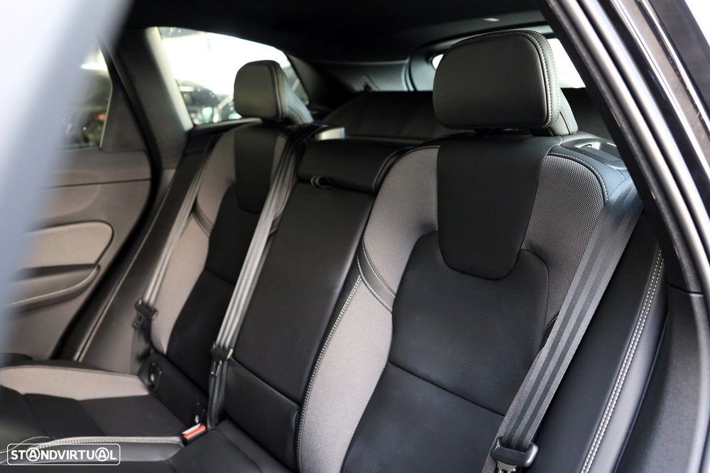 Volvo XC 60 2.0 T6 PHEV Black Edition AWD - 10