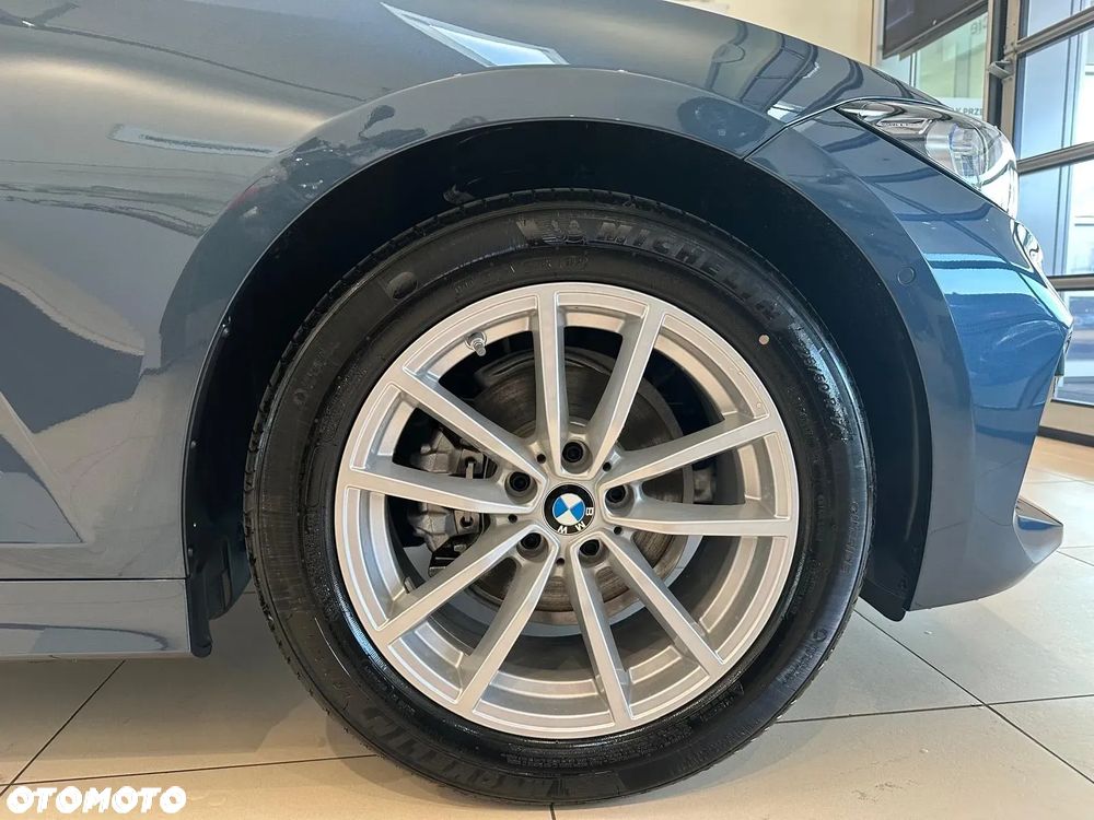 BMW Seria 3 318i M Sport - 4