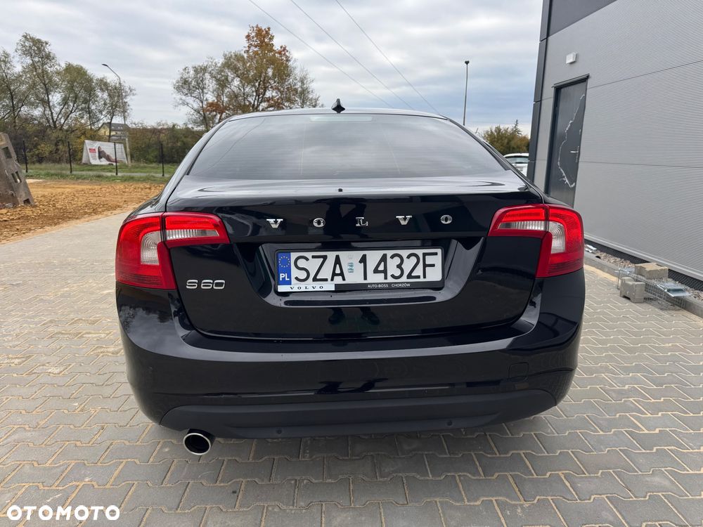 Volvo S60 D2 Momentum - 4