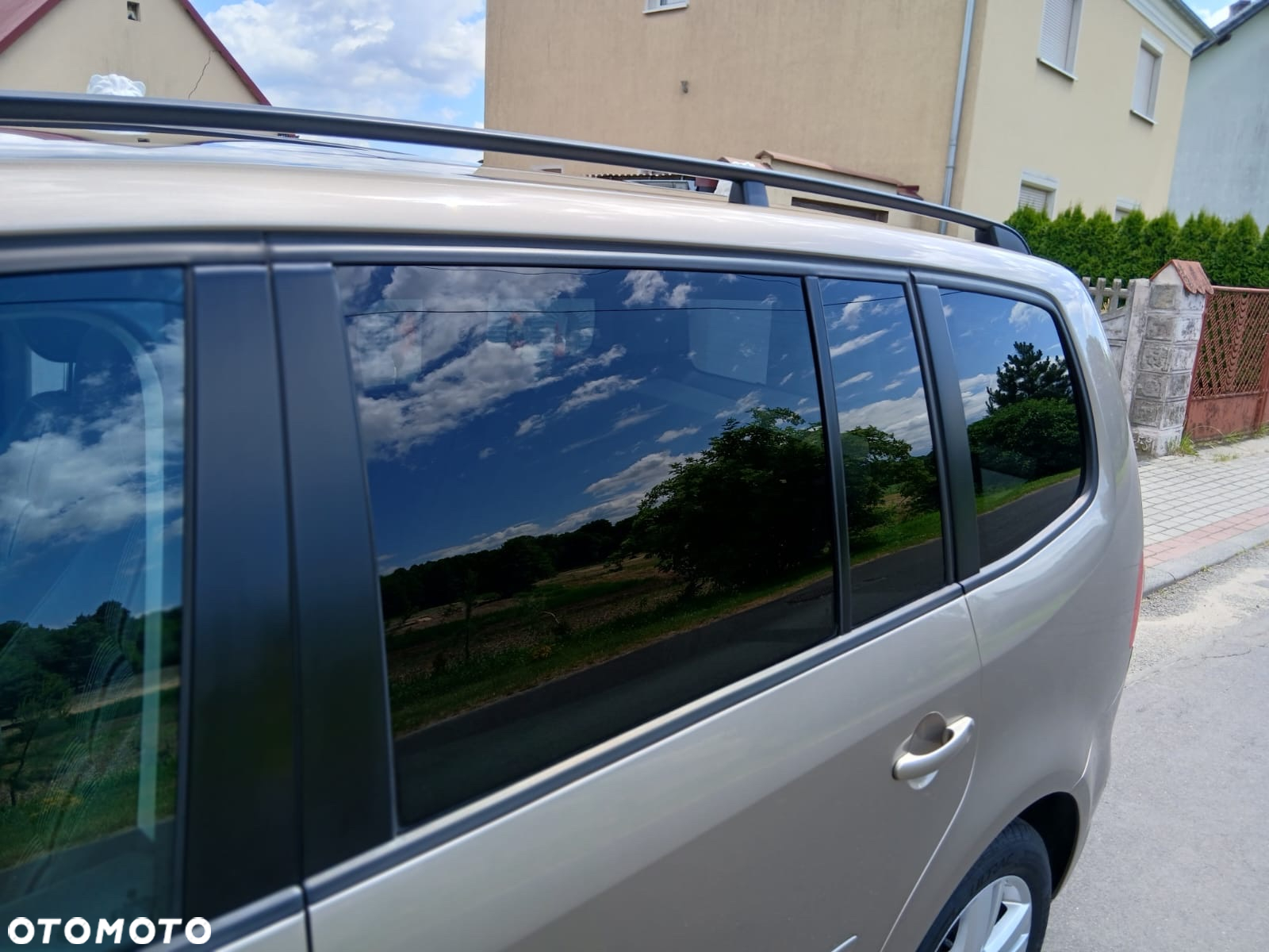 Volkswagen Touran 2.0 TDI DPF MATCH - 13